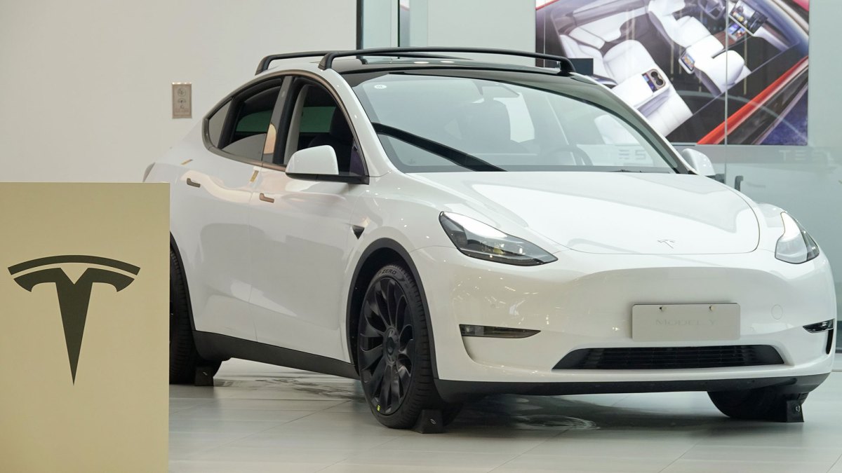 Tesla nima uchun 3 million avtomobilini qaytarib olyapti?