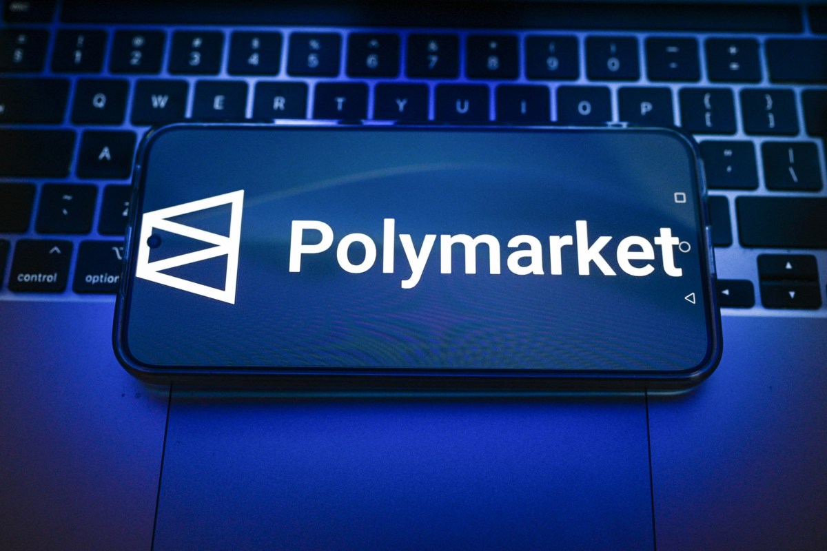Polymarket odamlarni soxta pul tikish videolarini yaratishga pul bilan ishontirdi, deyishmoqda