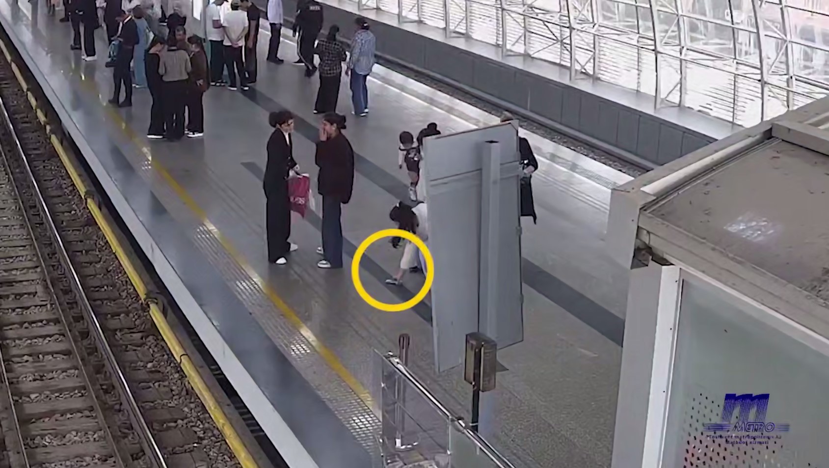Toshkent metrosida $10 mingni yoʻlovchi ayol topgan