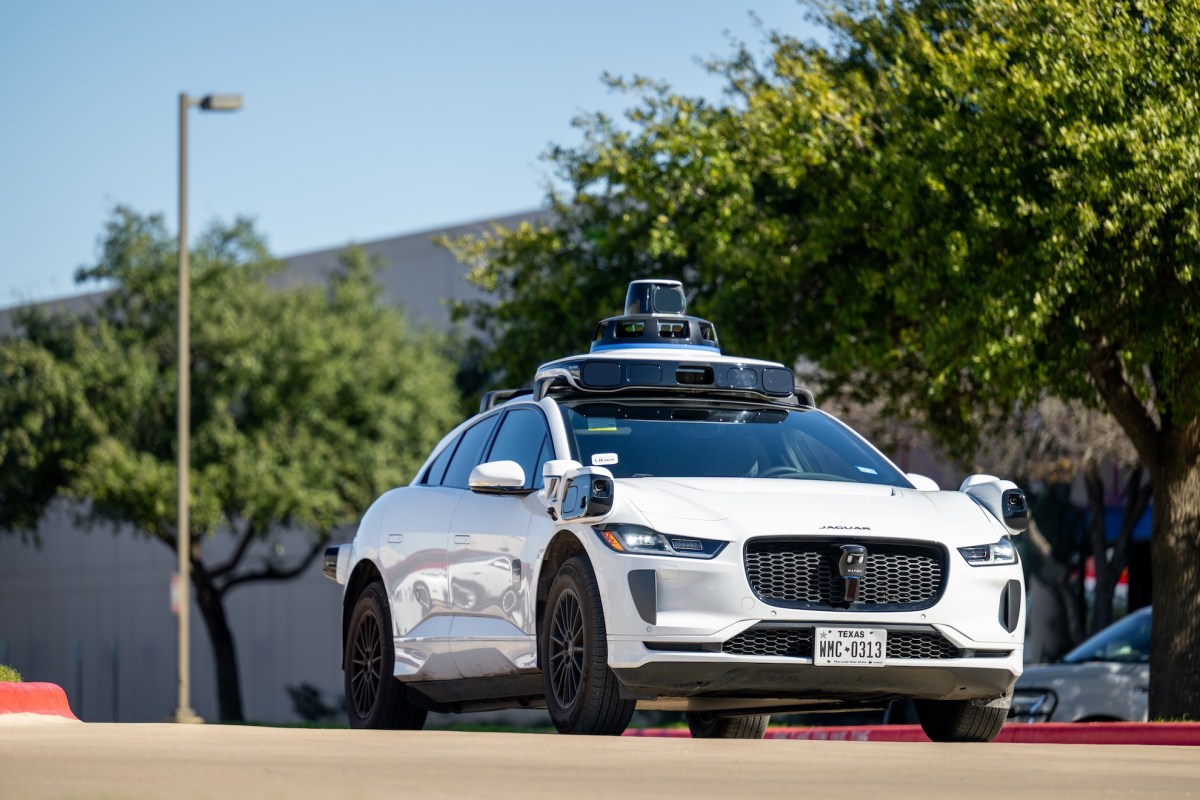 Waymo NHTSAning bolalar halokatini tergovida hujjatlarni topshirdi: lekin nima sir saqlanmoqda?